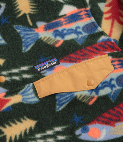 Patagonia Lightweight Synchilla Snap-T Fleece in Salmon Energy: Old Growth Green