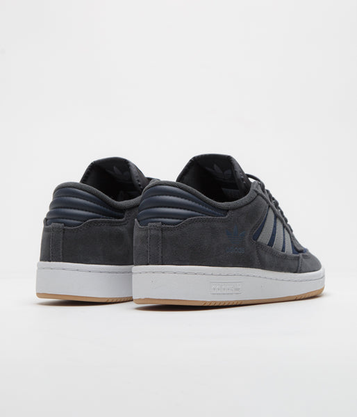 アンドレアダミコ ネイビースエード 85 adidas:TOBACCO NAVY SUEDE｜ SHIPS 公式サイト