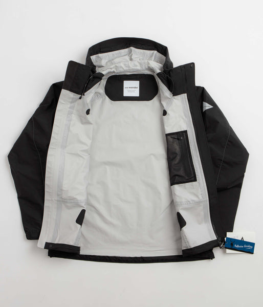 and wander 2.5L Hiker Rain Jacket - Black, view 3