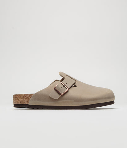 birkenstock boston clogs tobacco Womens Brown Boston Oiled Leather Birkenstock Boston Regular Footbed Boston absorbing EVA sole Made in Germany Fitting Notes The Boston clog in leather is a closed Birkenstock Boston Oiled Leather Clogs
