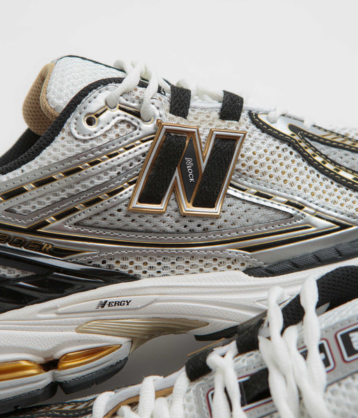 New Balance 1906R Shoes - Metallic Silver | flatspot