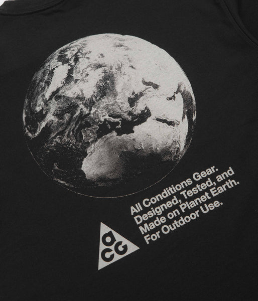 globe DEPARTURES Tシャツ Nike ACG Globe T-Shirt - Black | flatspot
