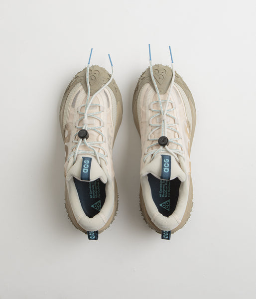 acg mountain fly on feet