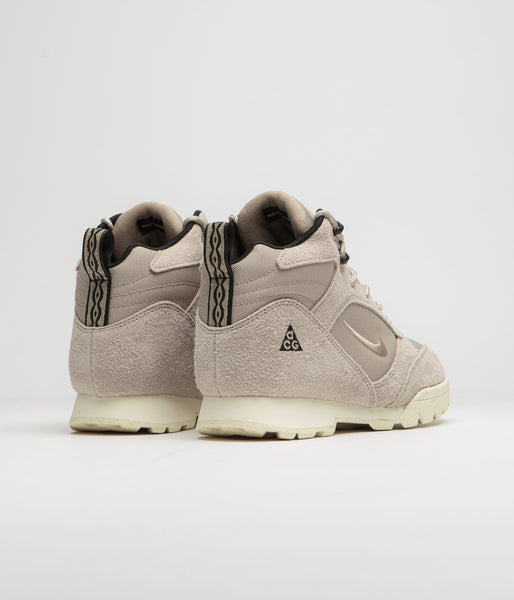 nike-acg-torre-mid-waterproof-  display picture 1