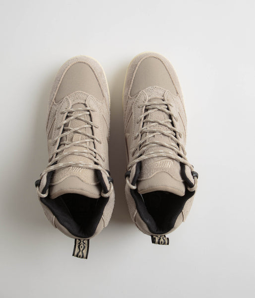 nike-acg-torre-mid-waterproof-  display picture 3
