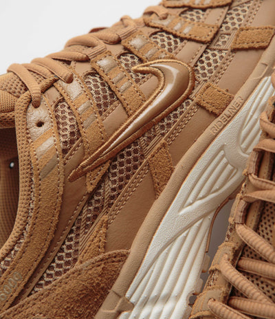 Nike P-6000 SE Shoes in Flax and Flax and Metallic Gold - Sail