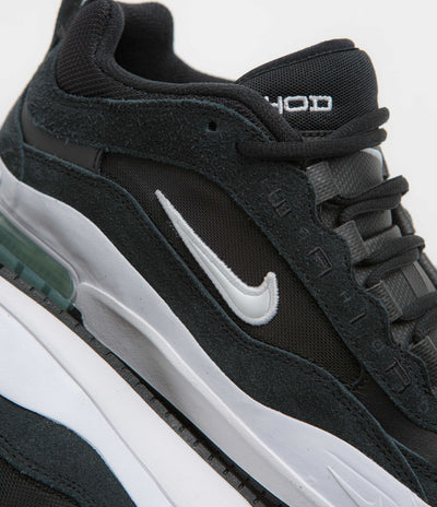 Nike SB Air Max Ishod Shoes in Black and White and Black - Black