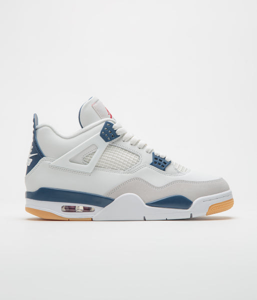 靴 Nike SB Air Jordan 4 \"Summit White/Navy\" Get Ready for the Nike Air Jordan 4 SB Summit White/Navy