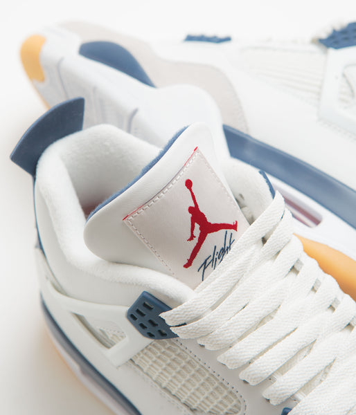 置物 Nike SB Air Jordan 4 Summit White/Navy The Nike SB x Air Jordan 4 Summit White Navy Launches Today