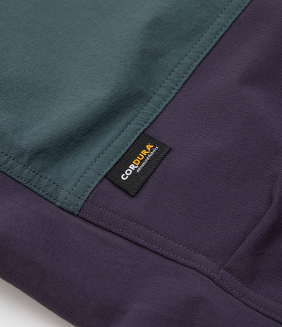 Nike ACG Sun Farer Jacket in Faded Spruce and Gridiron / Black / Summit White