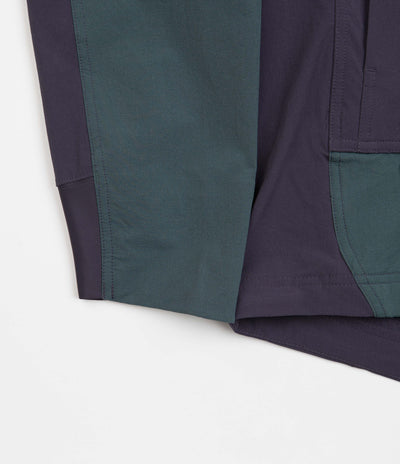 Nike ACG Sun Farer Jacket in Faded Spruce and Gridiron / Black / Summit White