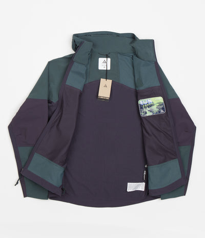Nike ACG Sun Farer Jacket in Faded Spruce and Gridiron / Black / Summit White
