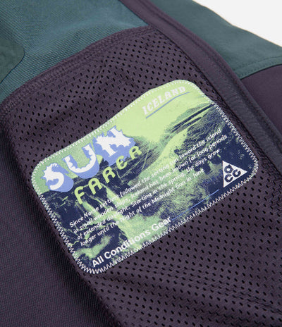 Nike ACG Sun Farer Jacket in Faded Spruce and Gridiron / Black / Summit White