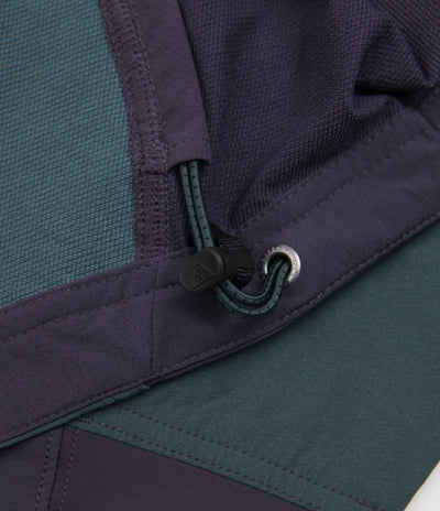 Nike ACG Sun Farer Jacket in Faded Spruce and Gridiron / Black / Summit White