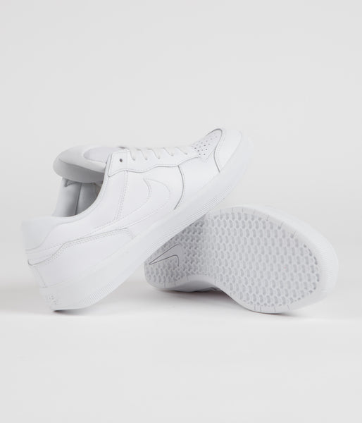 flat white nike shoes