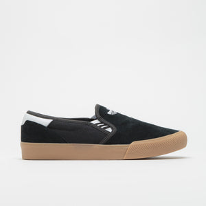 Core Black / FTWR White / Gum4