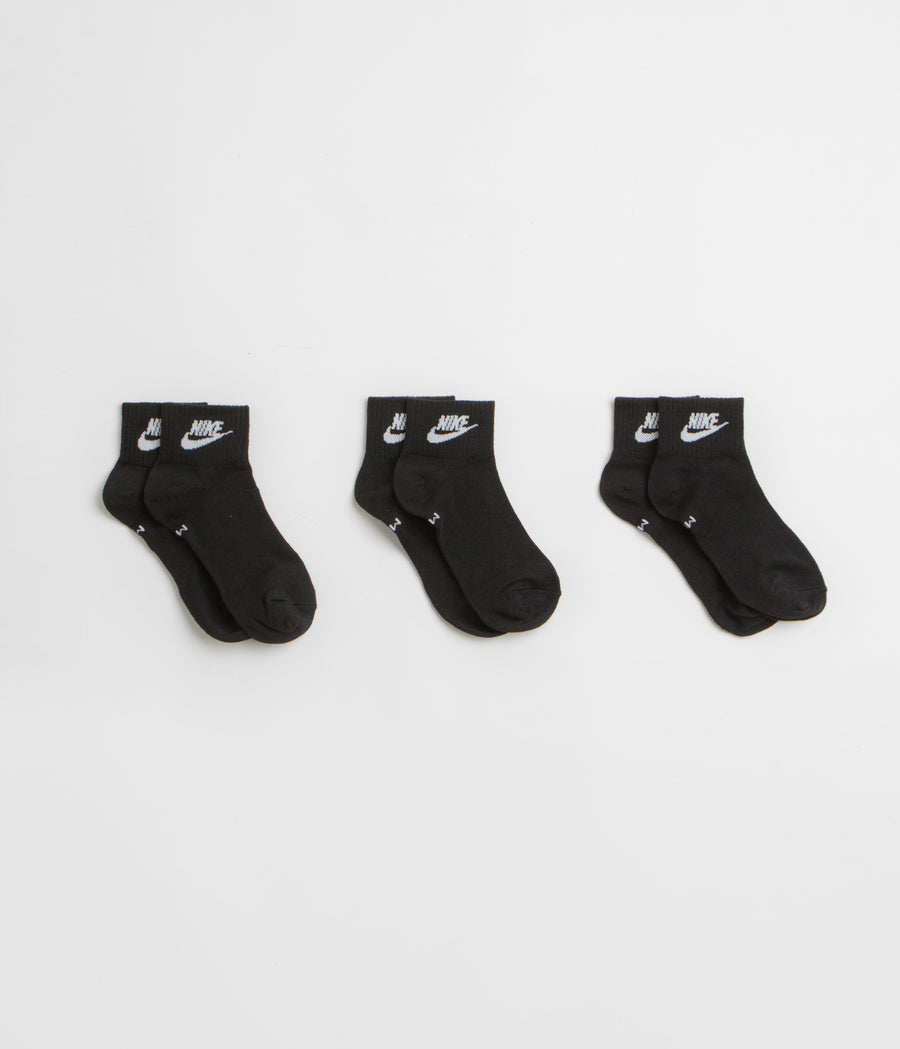 Nike Everyday Essential Ankle Socks (3 Pair) in Black and White