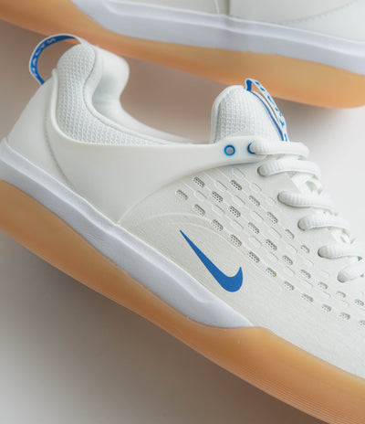 Nike sb nyjah white blue hotsell