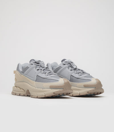 Nike Vomero Roam Shoes - Wolf Grey / Wolf Grey - Sanddrift - Hemp