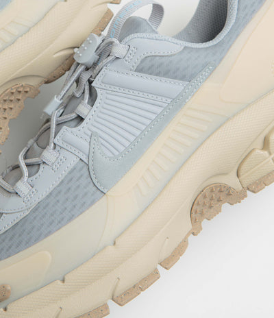 Nike Vomero Roam Shoes - Wolf Grey / Wolf Grey - Sanddrift - Hemp