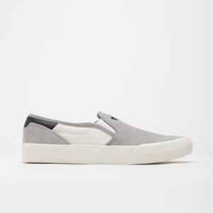 Solid Grey / Cloud White / Core Black