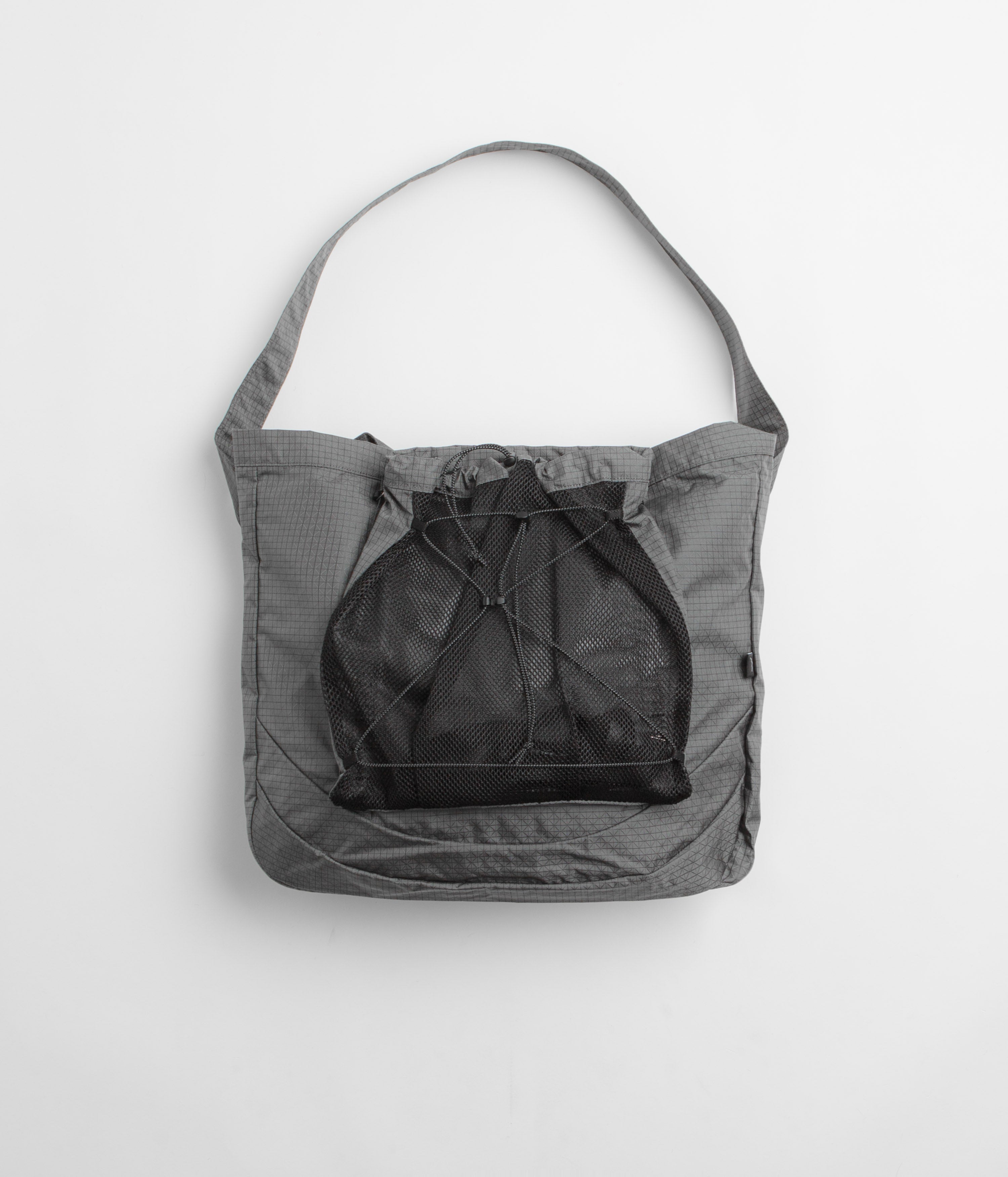 Cayl Trail B-Grid Tote Bag in Grey