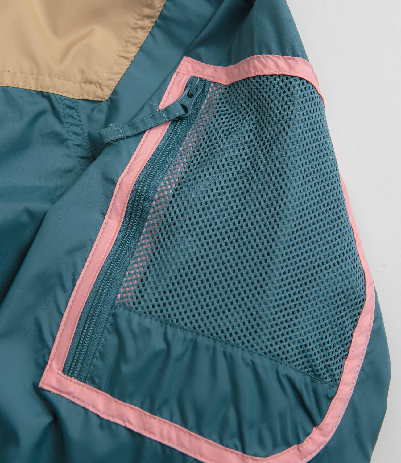 Columbia Challenger Windbreaker Jacket - Cloudburst / Canoe Columbia Challenger Windbreaker Jacket - Cloudburst / Canoe