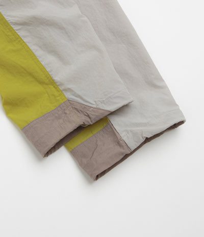 Columbia Challenger Windbreaker Pants in Flint Grey and Iron / Peppercorn