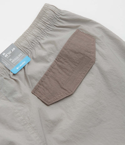 Columbia Challenger Windbreaker Pants in Flint Grey and Iron / Peppercorn