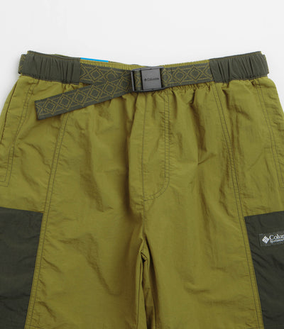 Columbia Sequoia Grove Woven 7" Shorts in Mossy Green and Greenscape