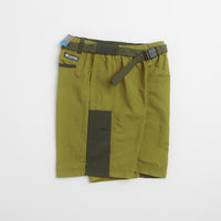 Columbia Sequoia Grove Woven 9" Shorts in Mossy Green and Greenscape thumbnail