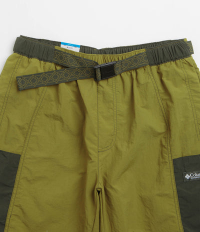 Columbia Sequoia Grove Woven 9" Shorts in Mossy Green and Greenscape