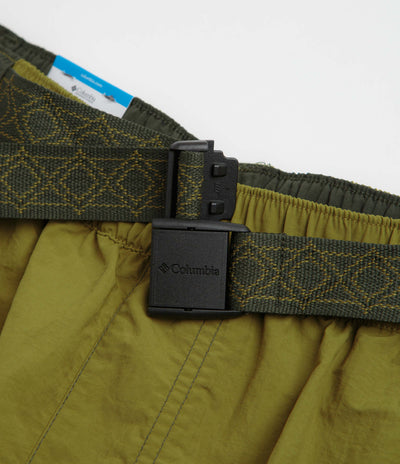 Columbia Sequoia Grove Woven 9" Shorts in Mossy Green and Greenscape
