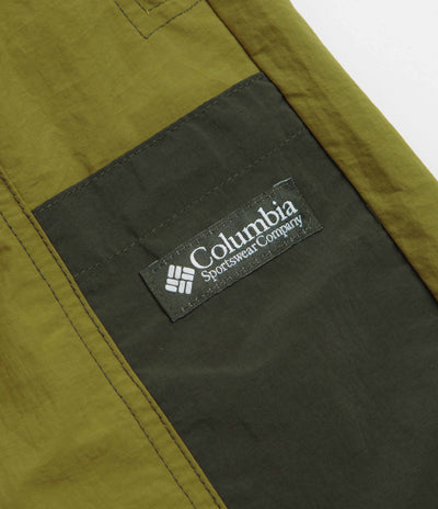 Columbia Sequoia Grove Woven 9" Shorts in Mossy Green and Greenscape