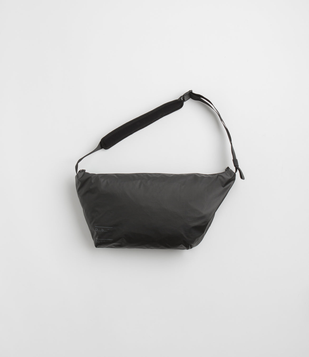 D b Ramverk 20L Pro Sling Bag Black Out Flatspot