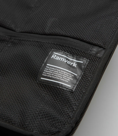 D_b_ Ramverk Large Camera Insert in Black Out