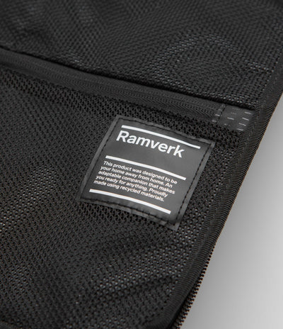 D_b_ Ramverk Medium Camera Insert in Black Out