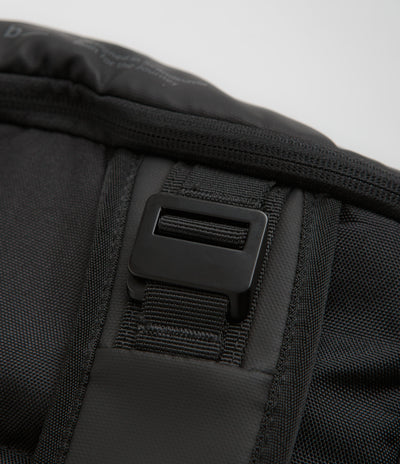 D_b_ Roamer 25L Duffel Pack in Black Out