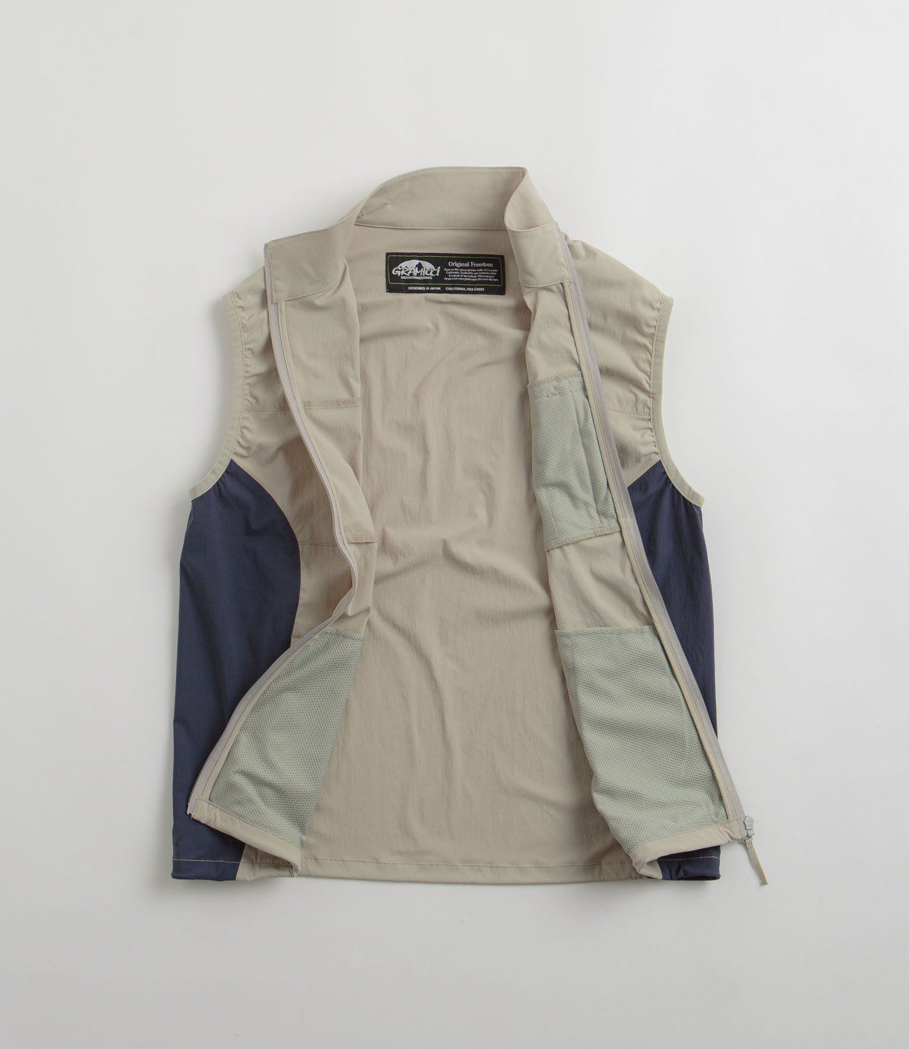 買取り実績  Vest Nylon Softshell Gramicci - Flatspot | Grey Stone トップス