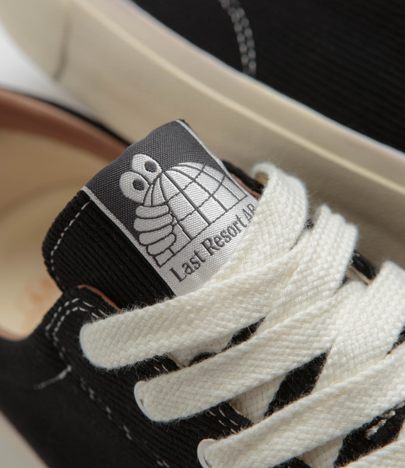 【LAST RESORT AB】 VM003 SUEDE LO [\tSTEEL GREY/ BLACK] Last Resort AB VM003 Cord Shoes - Black / White | Flatspot