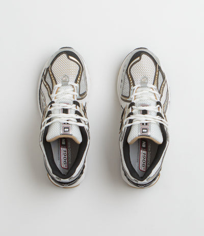 New Balance 1906R Shoes in Metallic Silver
