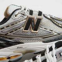 New Balance 1906R Shoes in Metallic Silver thumbnail