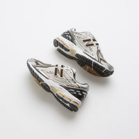 New Balance 1906R Shoes in Metallic Silver thumbnail