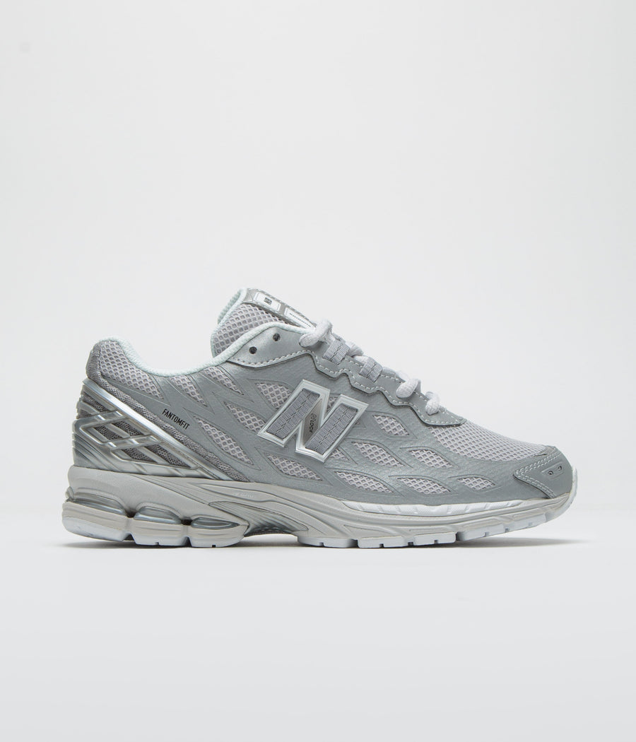 New Balance 1906W Shoes in Silver Metallic and White