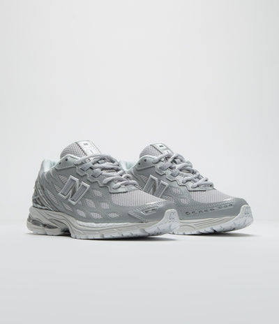 New Balance 1906W Shoes in Silver Metallic and White