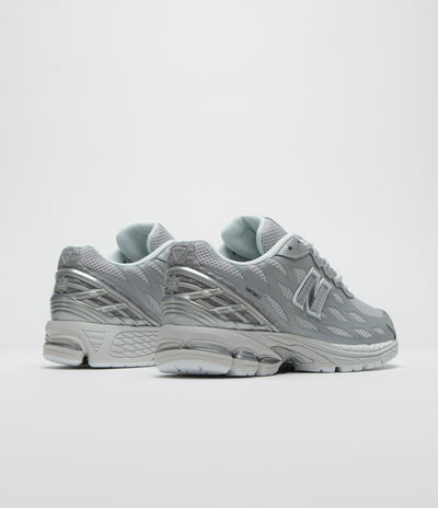 New Balance 1906W Shoes in Silver Metallic and White