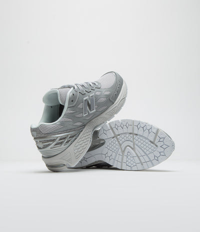 New Balance 1906W Shoes in Silver Metallic and White