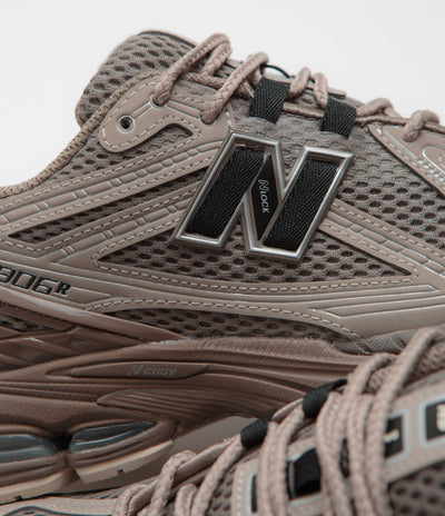 New Balance 1906R Shoes in Arid Stone