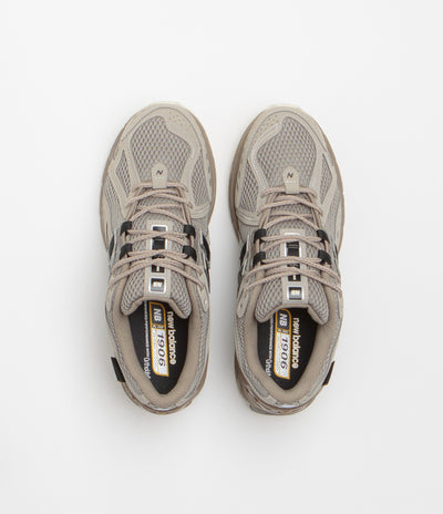 New Balance 1906R Shoes in Arid Stone