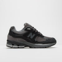 New Balance 2002R Shoes in Black and White / Grey thumbnail